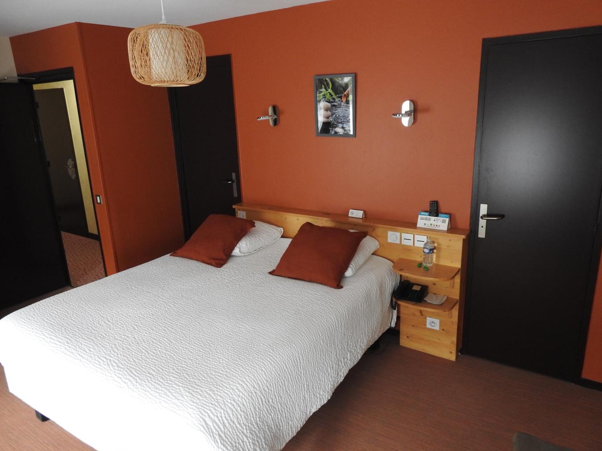 Le Barriol Hotel Saint-Julien-Chapteuil Bagian luar foto