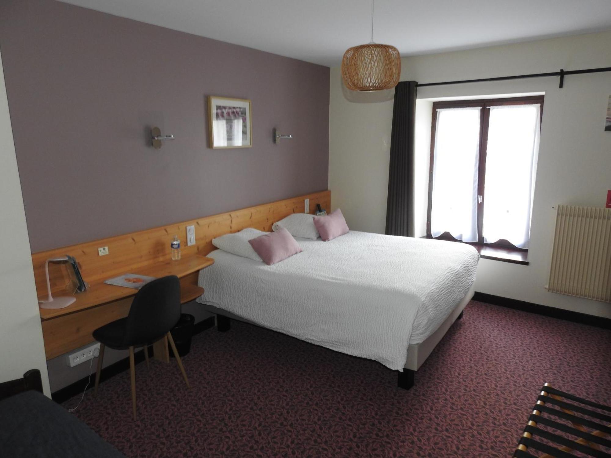 Le Barriol Hotel Saint-Julien-Chapteuil Bagian luar foto