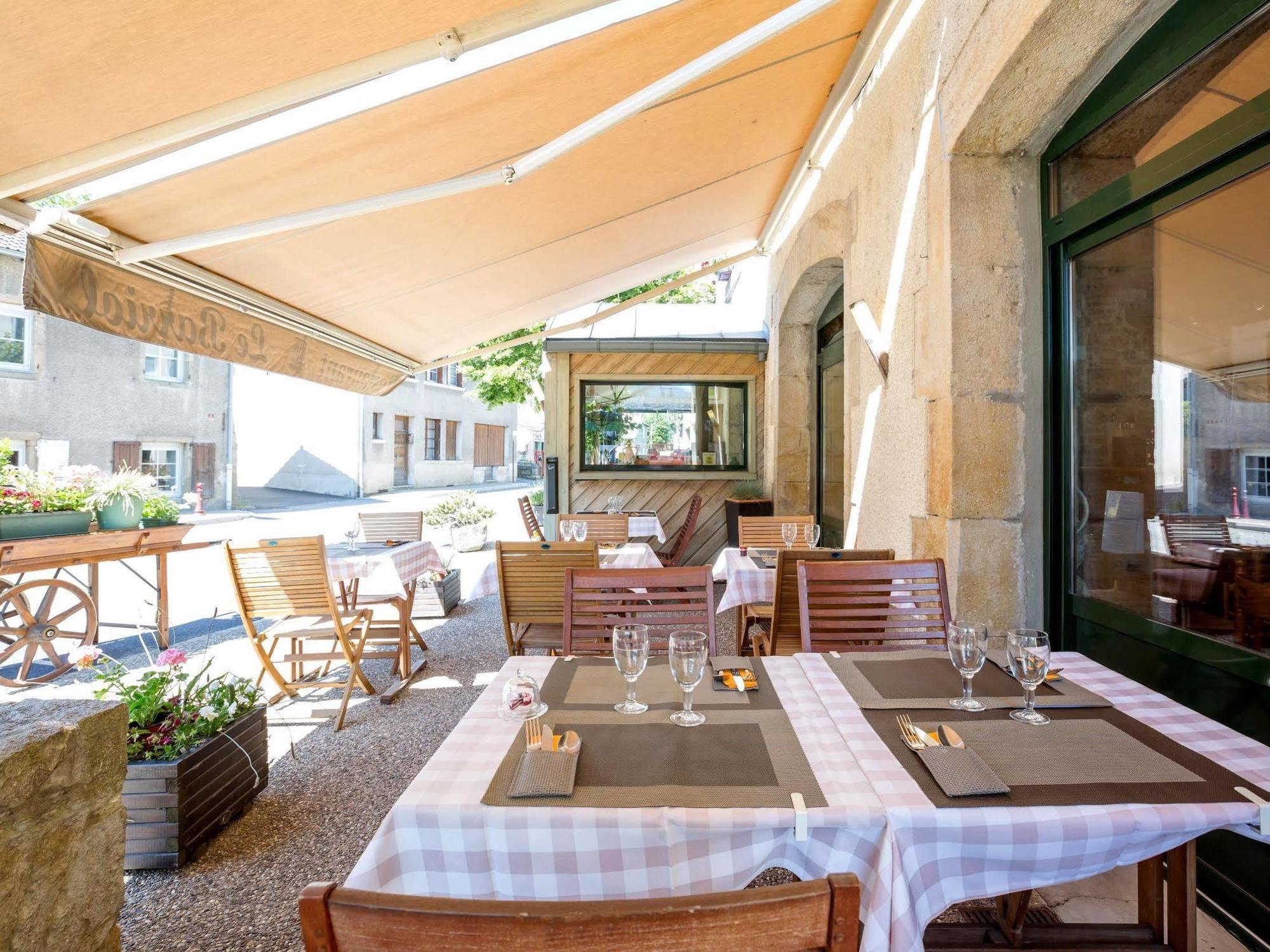 Le Barriol Hotel Saint-Julien-Chapteuil Bagian luar foto