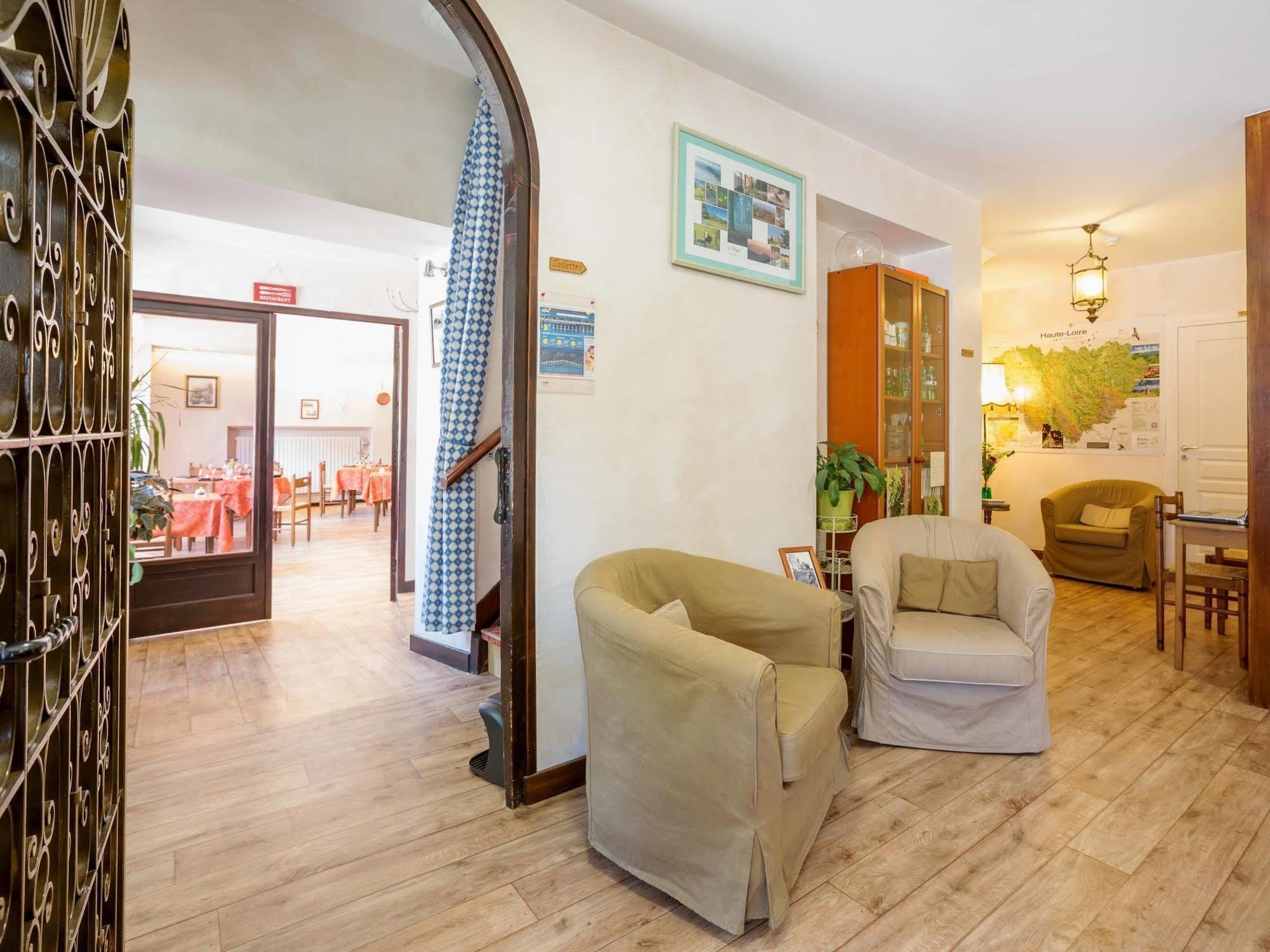 Le Barriol Hotel Saint-Julien-Chapteuil Bagian luar foto